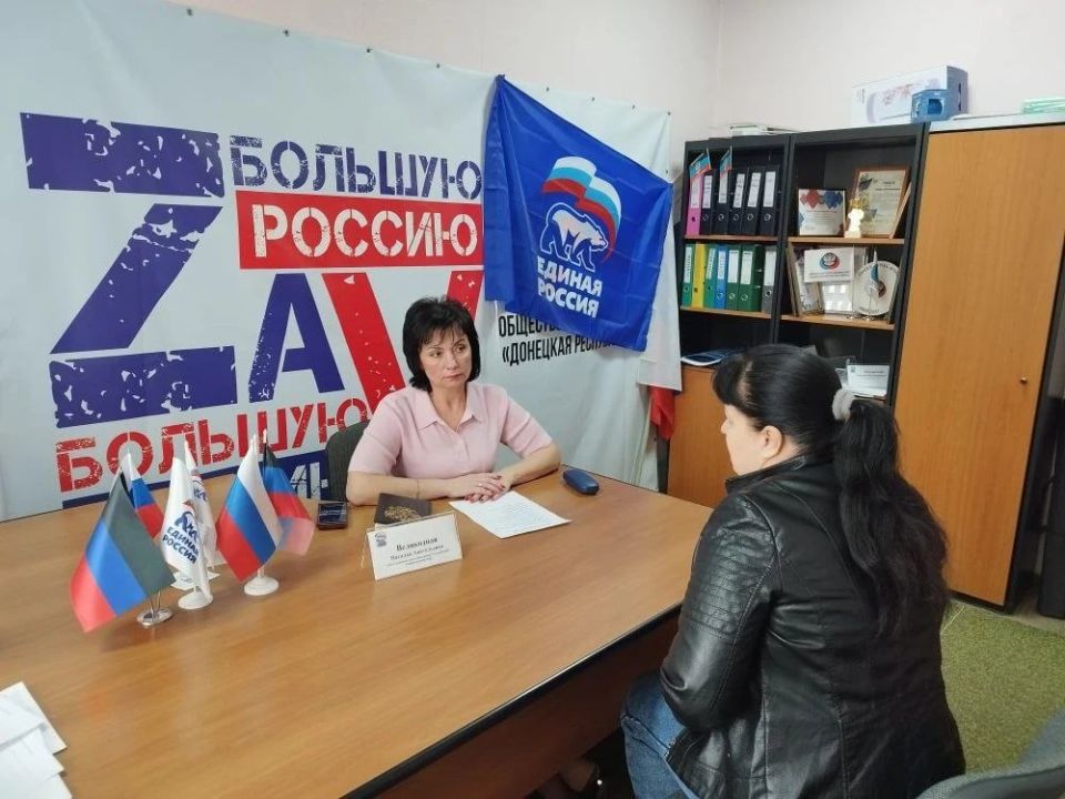 Глава Тельмановского округа, секретарь МО Наталья Великодная провела очередной прием граждан в Общественной приемной партии Единая Россия в пгт Тельманово Глава Тельмановского округа, секретарь МО Наталья Великодная провела очередной прием граждан в Общественной приемной партии Единая Россия в пгт Тельманово