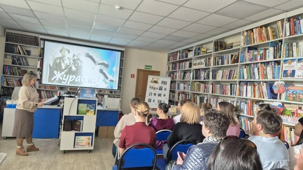 Поэзия без границ: в Мангушском округе прошёл вечер «Соцветие родных языков» Поэзия без границ: в Мангушском округе прошёл вечер «Соцветие родных языков»