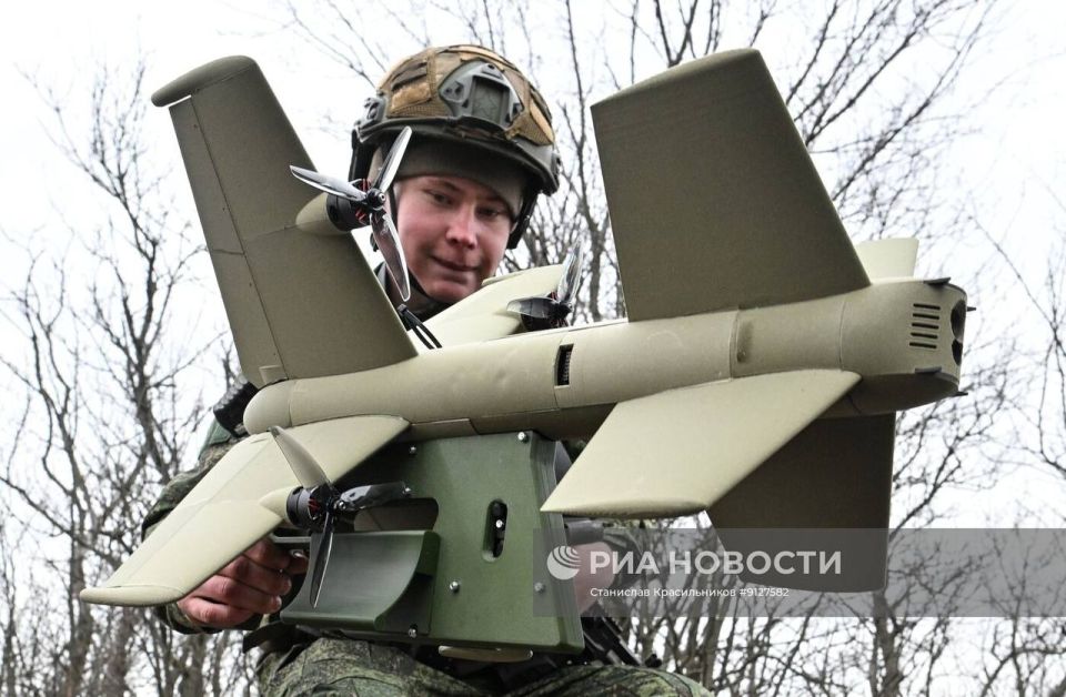 Боец с дроном перехватчиком «Ёлка» группировка войск «Центр» на Добропольском направлении Боец с дроном перехватчиком «Ёлка» группировка войск «Центр» на Добропольском направлении