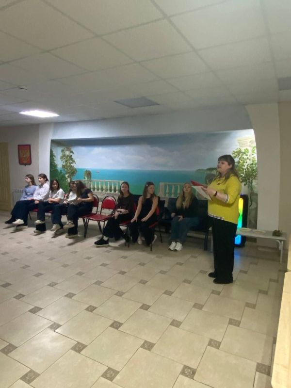 В рамках партийного проекта «Крепкая семья» в Урзуфском сельском Доме культуры прошла игровая программа, посвященная Всемирному дню счастья — «Счастье в ладошках» В рамках партийного проекта «Крепкая семья» в Урзуфском сельском Доме культуры прошла игровая программа, посвященная Всемирному дню счастья — «Счастье в ладошках»
