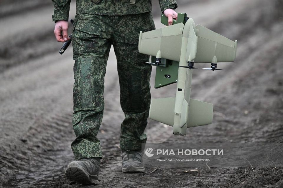 Боец с дроном перехватчиком «Ёлка» группировка войск «Центр» на Добропольском направлении Боец с дроном перехватчиком «Ёлка» группировка войск «Центр» на Добропольском направлении