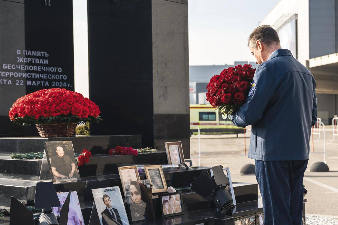 «Государство защитит своих граждан – любой ценой. Исполнители, спонсоры, заказчики – все эти нелюди, стрелявшие в беззащитных людей, не должны дожить до старости за решеткой. Содержать убийц на налоги граждан – на налоги...