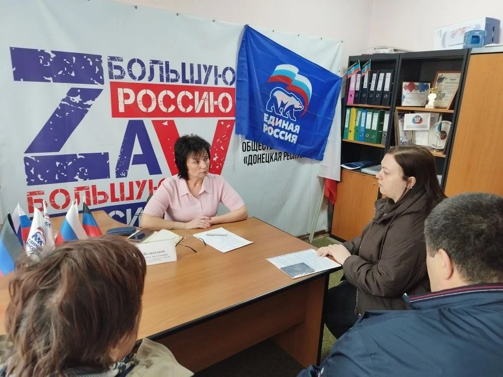 Глава Тельмановского округа, секретарь МО Наталья Великодная провела очередной прием граждан в Общественной приемной партии Единая Россия в пгт Тельманово Глава Тельмановского округа, секретарь МО Наталья Великодная провела очередной прием граждан в Общественной приемной партии Единая Россия в пгт Тельманово