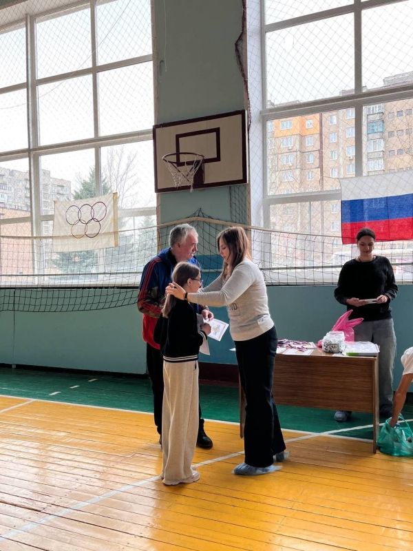 21 марта 2026 года спортивный зал ГБОУ "СШ №22" г.о. Харцызск наполнился азартом и стремлением к победе 21 марта 2026 года спортивный зал ГБОУ "СШ №22" г.о. Харцызск наполнился азартом и стремлением к победе