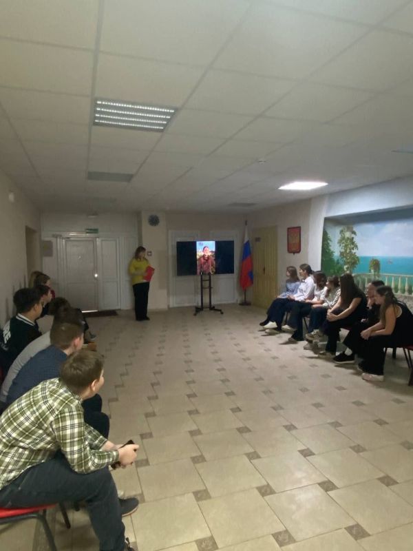В рамках партийного проекта «Крепкая семья» в Урзуфском сельском Доме культуры прошла игровая программа, посвященная Всемирному дню счастья — «Счастье в ладошках» В рамках партийного проекта «Крепкая семья» в Урзуфском сельском Доме культуры прошла игровая программа, посвященная Всемирному дню счастья — «Счастье в ладошках»