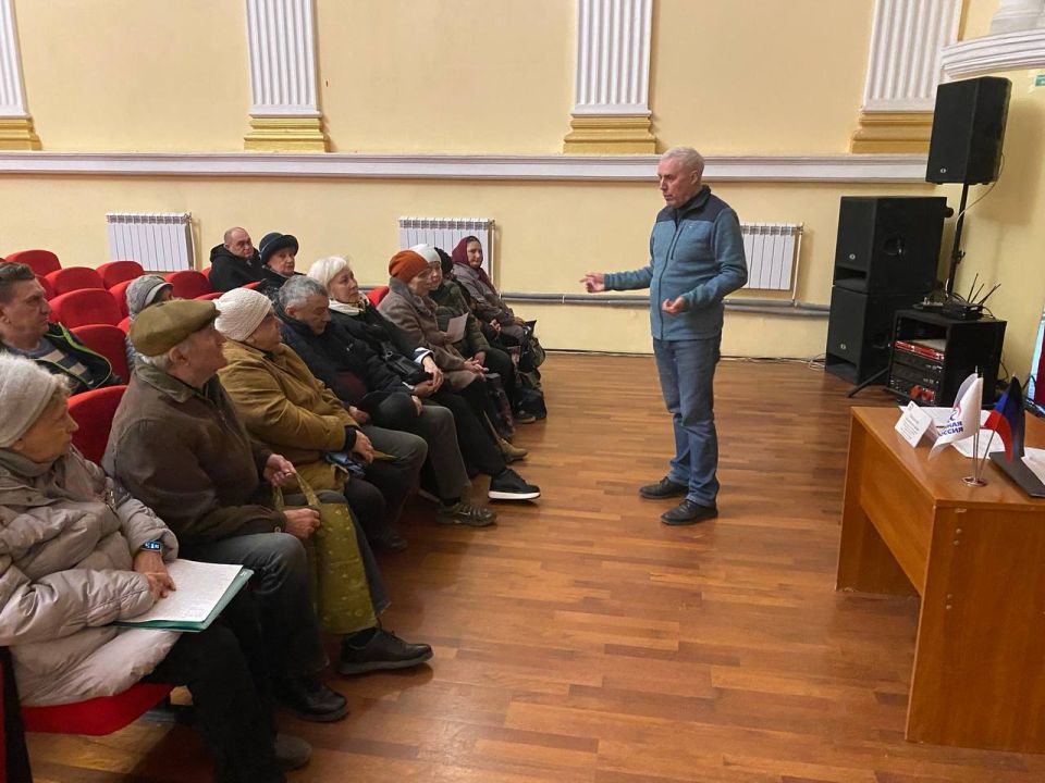 Евгений Поплавский: Провел прием граждан в общественной приемной Единой России, осуществляющей работу на базе городского Дворца культуры Евгений Поплавский: Провел прием граждан в общественной приемной Единой России, осуществляющей работу на базе городского Дворца культуры