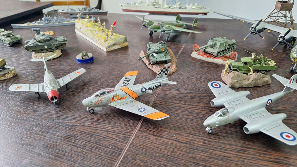 Дмитрий Астрахань: Минутка мирного Донецка. Авторская выставка стэндовых моделей "Война в Корее" Дмитрия Коломытцева в Республиканской библиотеке для молодёжи Дмитрий Астрахань: Минутка мирного Донецка. Авторская выставка стэндовых моделей "Война в Корее" Дмитрия Коломытцева в Республиканской библиотеке для молодёжи