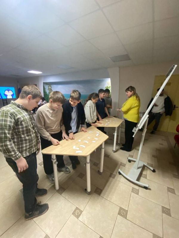 В рамках партийного проекта «Крепкая семья» в Урзуфском сельском Доме культуры прошла игровая программа, посвященная Всемирному дню счастья — «Счастье в ладошках» В рамках партийного проекта «Крепкая семья» в Урзуфском сельском Доме культуры прошла игровая программа, посвященная Всемирному дню счастья — «Счастье в ладошках»