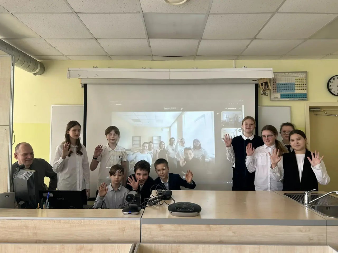 Телемост дружбы объединил мариупольских школьников с тульскими и петербургскими сверстниками