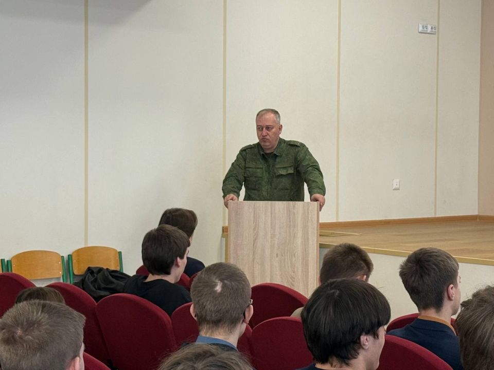 Сотрудник регионального следственного управления провел для школьников день открытых дверей в формате «По следам следствия» Сотрудник регионального следственного управления провел для школьников день открытых дверей в формате «По следам следствия»