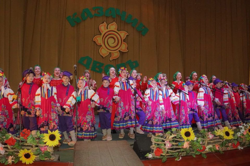 «Богата русская земля и разными народами, и педагогами, но все мы – русские» «Богата русская земля и разными народами, и педагогами, но все мы – русские»