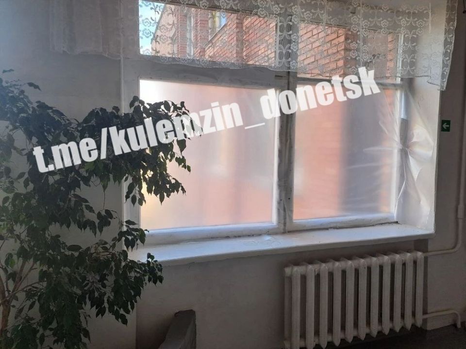 По дополнительной информации, в результате вчерашнего обстрела укрофашистов, повреждено остекление в образовательных учреждениях Буденновского и Пролетарского районов По дополнительной информации, в результате вчерашнего обстрела укрофашистов, повреждено остекление в образовательных учреждениях Буденновского и Пролетарского районов