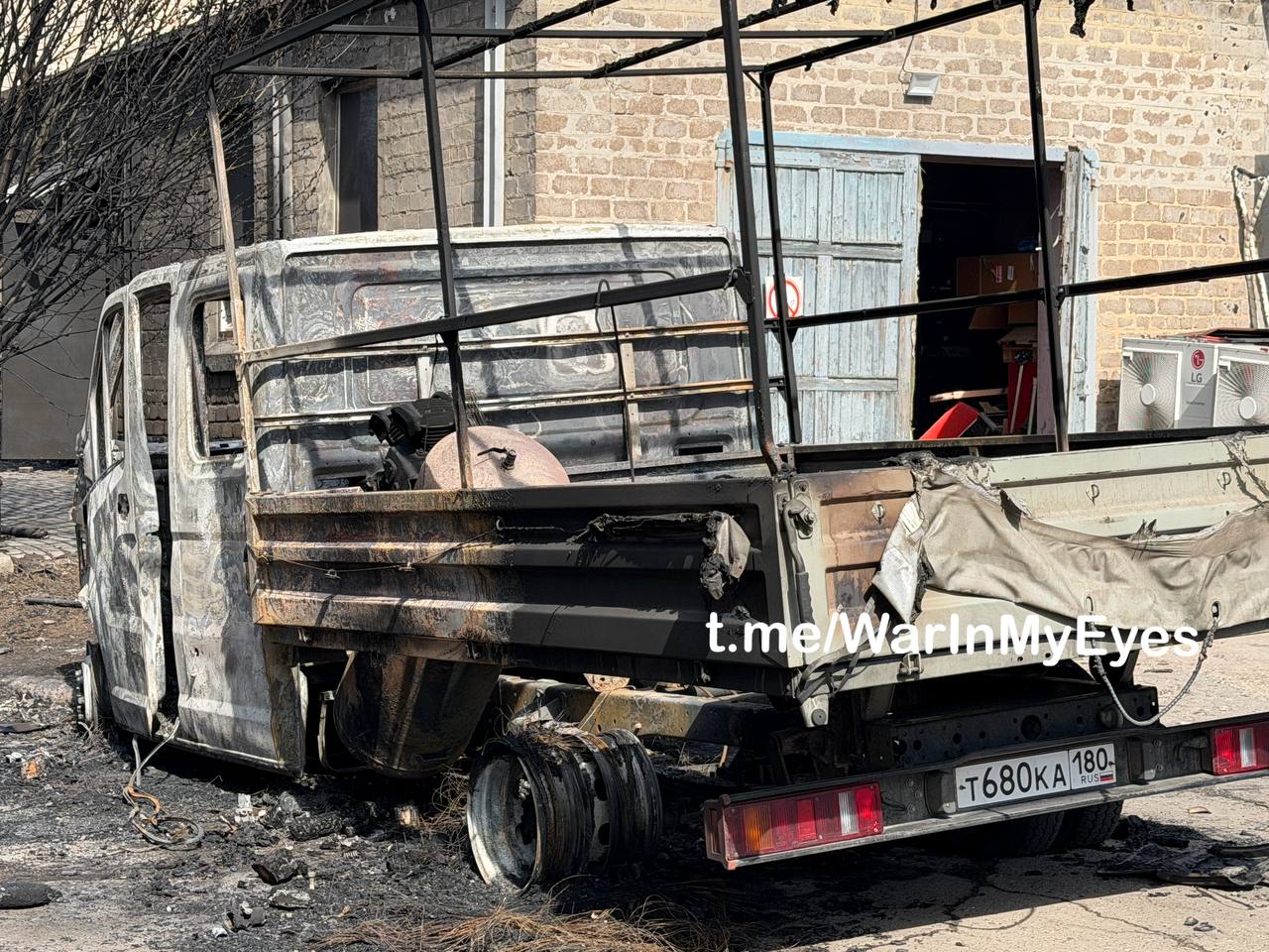 Последствия прилета ударных БПЛА ВСУ по территории Телецентра в Ленинском районе Донецка сегодня ночью Последствия прилета ударных БПЛА ВСУ по территории Телецентра в Ленинском районе Донецка сегодня ночью
