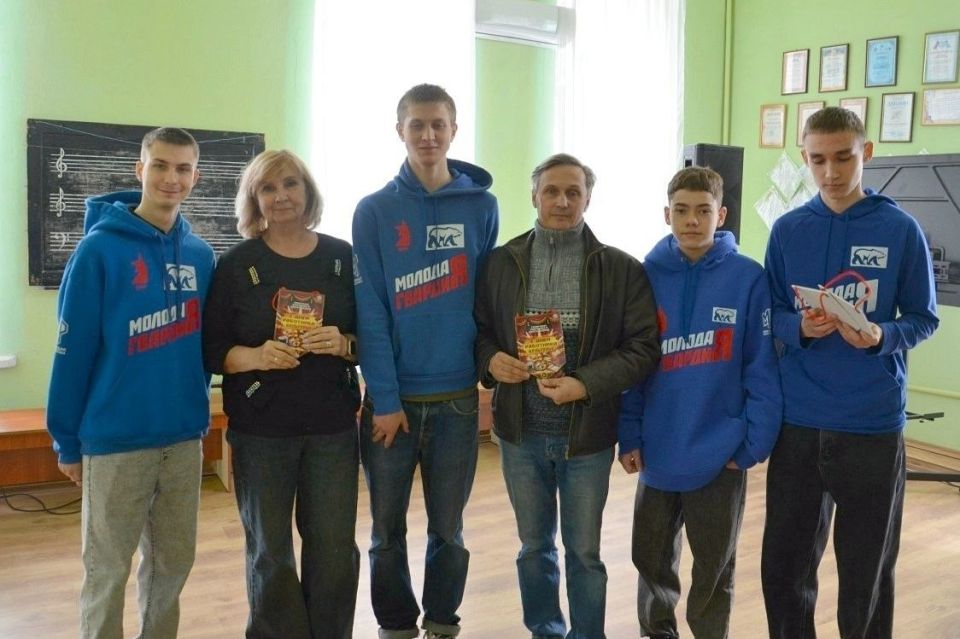 «ТВОРЦАМ ХОРОШЕГО НАСТРОЕНИЯ ПОСВЯЩАЕТСЯ» «ТВОРЦАМ ХОРОШЕГО НАСТРОЕНИЯ ПОСВЯЩАЕТСЯ»