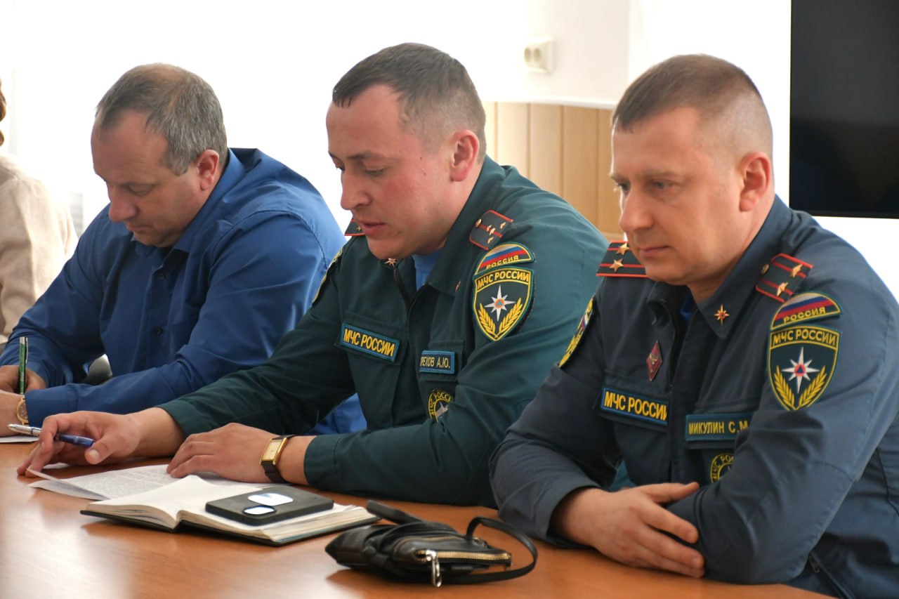 Под председательством заместителя главы администрации городского округа Дебальцево Евгения Глебова прошло заседание комиссии по предупреждению и ликвидации чрезвычайных ситуаций и обеспечению пожарной безопасности городского... Под председательством заместителя главы администрации городского округа Дебальцево Евгения Глебова прошло заседание комиссии по предупреждению и ликвидации чрезвычайных ситуаций и обеспечению пожарной безопасности городского...