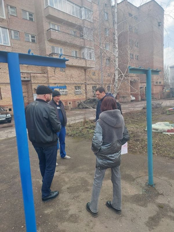 Роман Конев: Представители Управы Центрально-Городского района и Единого регионального фонда управления многоквартирными домами ДНР провели встречи с жителями района Роман Конев: Представители Управы Центрально-Городского района и Единого регионального фонда управления многоквартирными домами ДНР провели встречи с жителями района