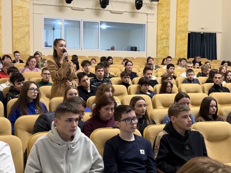 Александр Шатов: С молодежью Шахтерского округа пообщались на духовные темы Александр Шатов: С молодежью Шахтерского округа пообщались на духовные темы