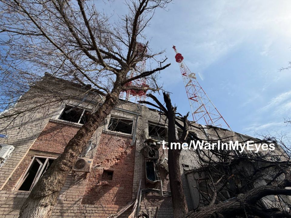 Разрушения в Донецке в ходе ночных обстрелов ВСУ Разрушения в Донецке в ходе ночных обстрелов ВСУ