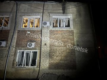 Алексей Кулемзин: По предварительной информации, в результате обстрела укрофашистов в Ленинском районе повреждено остекление жилых домов по улице Рослого