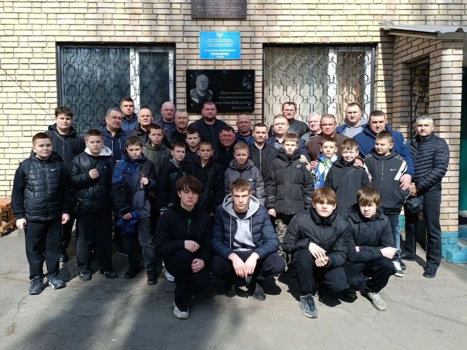 Денис Зубов: 22.03.2026 года состоялось открытие мемориальной доски памяти Андриевского Владимира Ильича Денис Зубов: 22.03.2026 года состоялось открытие мемориальной доски памяти Андриевского Владимира Ильича