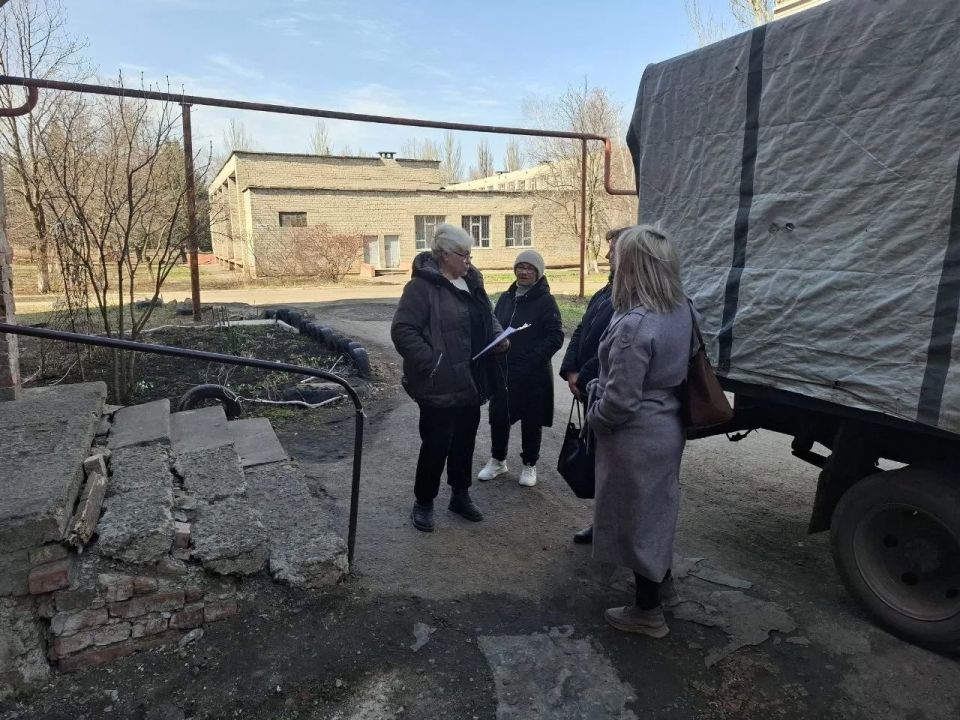 Роман Конев: В Горловке, в Калининском районе, представители местной Управы и Единого регионального фонда управления многоквартирными домами ДНР провели очередную встречу с жильцами Роман Конев: В Горловке, в Калининском районе, представители местной Управы и Единого регионального фонда управления многоквартирными домами ДНР провели очередную встречу с жильцами