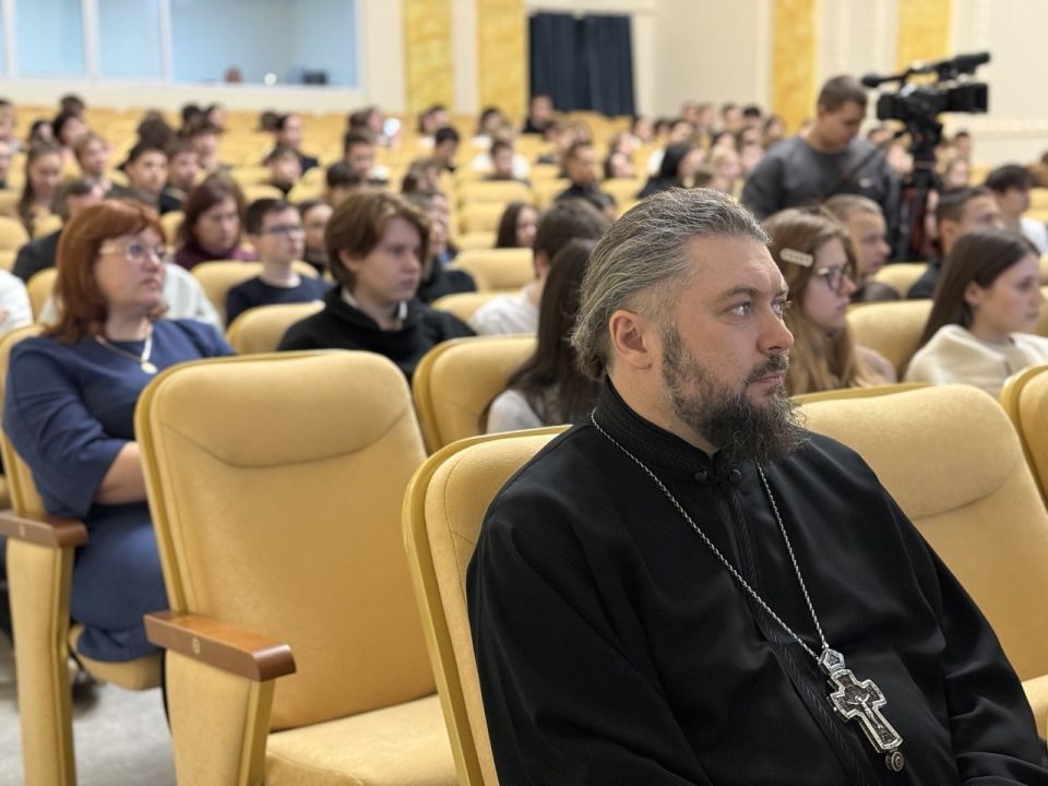 Александр Шатов: С молодежью Шахтерского округа пообщались на духовные темы Александр Шатов: С молодежью Шахтерского округа пообщались на духовные темы