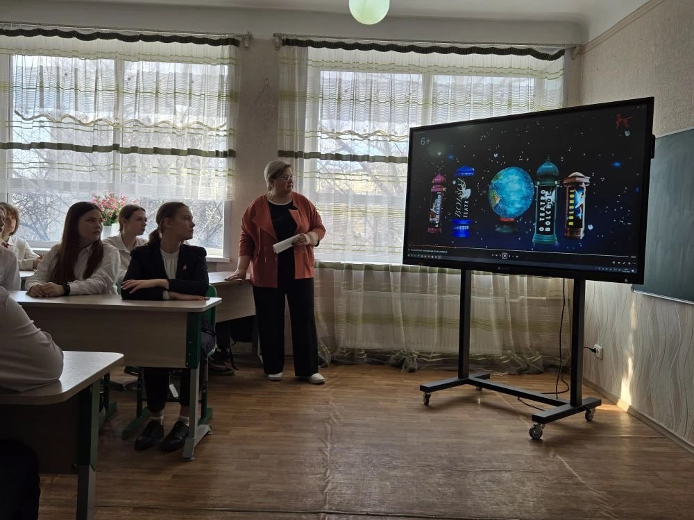 Сергей Желновач: В рамках образовательной программы "Разговоры о важном" посетил ГБОУ «Школа №6 им.Н.Я. Ильина г.о.Дебальцево». Одиннадцатиклассники с интересом погрузились в мир искусства, обсуждая юбилейную дату –... Сергей Желновач: В рамках образовательной программы "Разговоры о важном" посетил ГБОУ «Школа №6 им.Н.Я. Ильина г.о.Дебальцево». Одиннадцатиклассники с интересом погрузились в мир искусства, обсуждая юбилейную дату –...