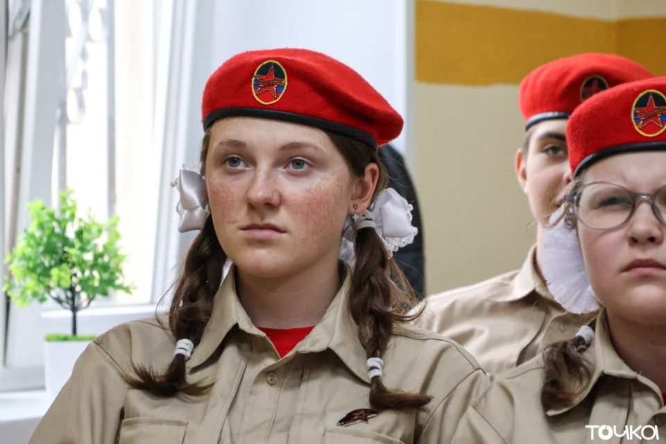 В молодёжном пространстве «Точка» прошла встреча юнармейцев в рамках программы «Школа юного корреспондента» В молодёжном пространстве «Точка» прошла встреча юнармейцев в рамках программы «Школа юного корреспондента»