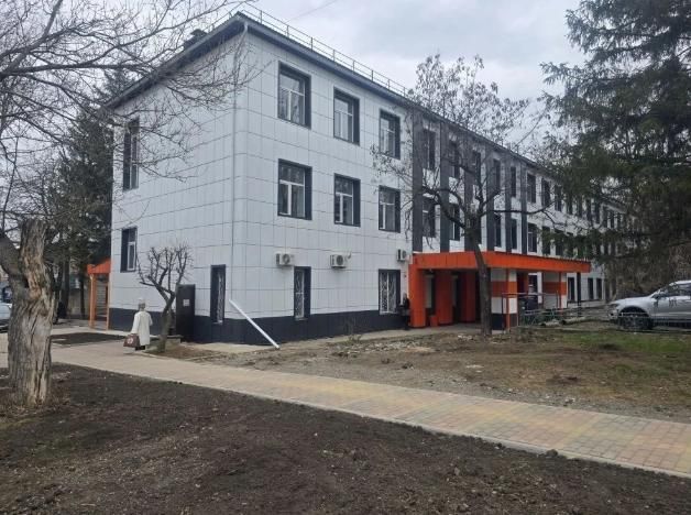 Якутия благоустраивает территорию молодежного центра в Докучаевске Якутия благоустраивает территорию молодежного центра в Докучаевске