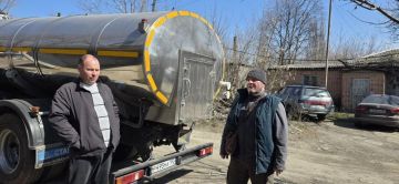 Продолжая выполнять задачи, поставленные перед депутатами Торезского городского совета, Андрей Федченко проконтролировал подвоз воды на социально-значимые объекты городского округа Торез