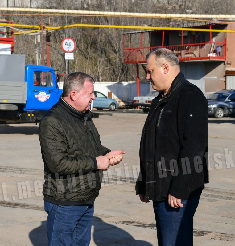 Алексей Кулемзин: Сегодня на базе предприятия «Дорожное ремонтно-строительное управление» состоялся успешный пробный запуск асфальтобетонного завода в новом сезоне Алексей Кулемзин: Сегодня на базе предприятия «Дорожное ремонтно-строительное управление» состоялся успешный пробный запуск асфальтобетонного завода в новом сезоне