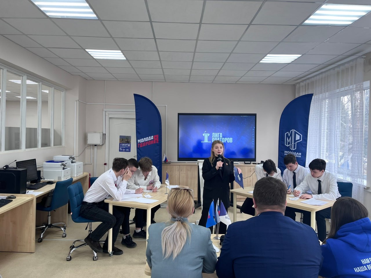 Сергей Желновач: ОТ ОКРУГА — К ФИНАЛУ. 19 марта 2026 года, прошел окружной этап турнира «Лига ораторов», и у нас отличные новости! Команда ГБОУ «Школа № 4 г.о. Дебальцево» в составе Олега Заеца, Андрея Мартусенко и... Сергей Желновач: ОТ ОКРУГА — К ФИНАЛУ. 19 марта 2026 года, прошел окружной этап турнира «Лига ораторов», и у нас отличные новости! Команда ГБОУ «Школа № 4 г.о. Дебальцево» в составе Олега Заеца, Андрея Мартусенко и...