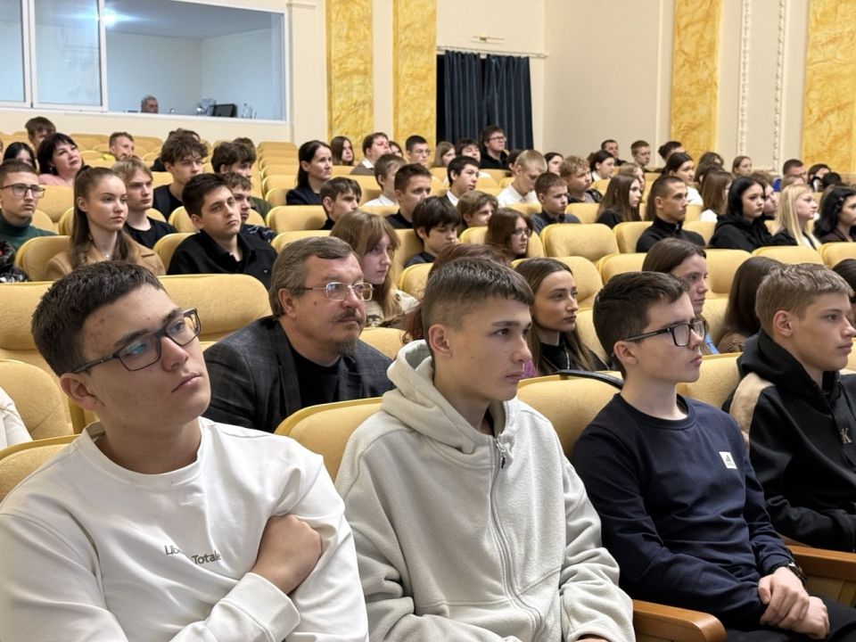 Александр Шатов: С молодежью Шахтерского округа пообщались на духовные темы Александр Шатов: С молодежью Шахтерского округа пообщались на духовные темы