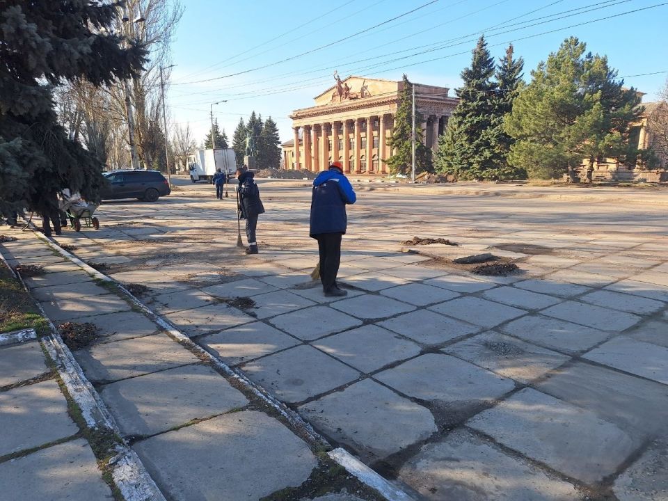 Сегодня, 23 марта, в рамках мероприятий по благоустройству в весенне-летний период сотрудниками Филиала № 3 «Макеевский металлургический завод» ООО «ЮЖНЫЙ ГОРНО-МЕТАЛЛУРГИЧЕСКИЙ КОМПЛЕКС ДОНЕЦК» проведены работы по... Сегодня, 23 марта, в рамках мероприятий по благоустройству в весенне-летний период сотрудниками Филиала № 3 «Макеевский металлургический завод» ООО «ЮЖНЫЙ ГОРНО-МЕТАЛЛУРГИЧЕСКИЙ КОМПЛЕКС ДОНЕЦК» проведены работы по...