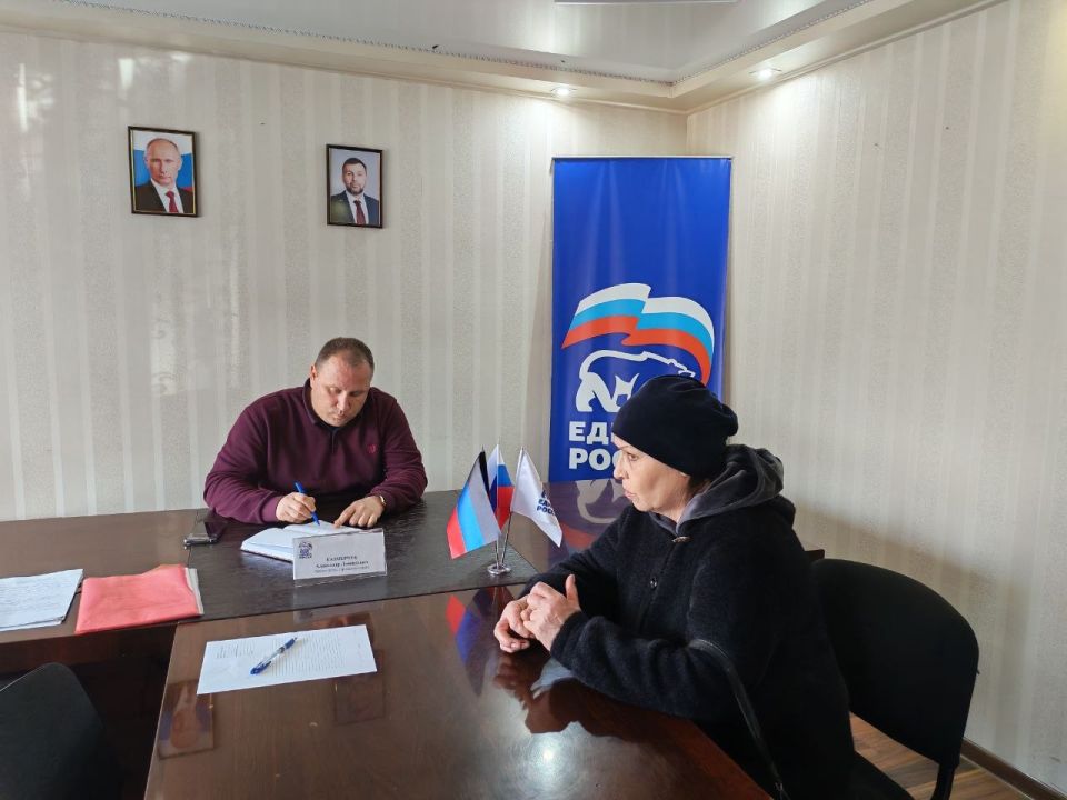 Состоялся прием граждан. Сегодня, 23 марта, в Общественной приемной Партии "Единая Россия" города Тореза Председатель Торезского городского совета Александр Казмерчук провел прием граждан Состоялся прием граждан. Сегодня, 23 марта, в Общественной приемной Партии "Единая Россия" города Тореза Председатель Торезского городского совета Александр Казмерчук провел прием граждан