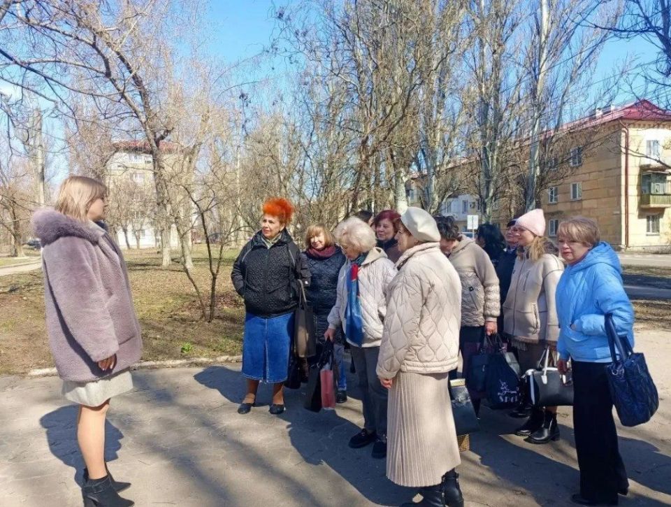 По поручению Главы ДНР Дениса Пушилина под эгидой Единой России проводятся встречи с населением для выявления проблемных вопросов на подведомственной территории По поручению Главы ДНР Дениса Пушилина под эгидой Единой России проводятся встречи с населением для выявления проблемных вопросов на подведомственной территории