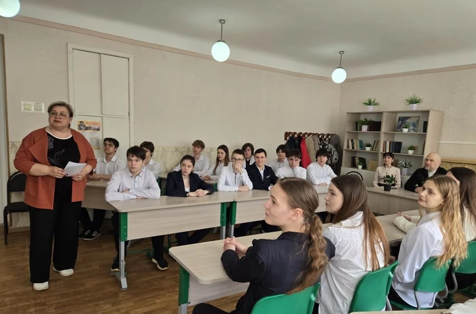 Сергей Желновач: В рамках образовательной программы "Разговоры о важном" посетил ГБОУ «Школа №6 им.Н.Я. Ильина г.о.Дебальцево». Одиннадцатиклассники с интересом погрузились в мир искусства, обсуждая юбилейную дату –... Сергей Желновач: В рамках образовательной программы "Разговоры о важном" посетил ГБОУ «Школа №6 им.Н.Я. Ильина г.о.Дебальцево». Одиннадцатиклассники с интересом погрузились в мир искусства, обсуждая юбилейную дату –...