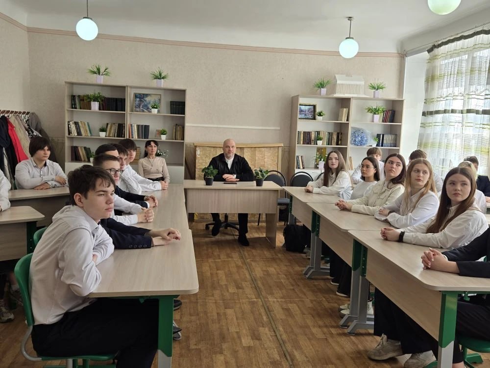 Сергей Желновач: В рамках образовательной программы "Разговоры о важном" посетил ГБОУ «Школа №6 им.Н.Я. Ильина г.о.Дебальцево». Одиннадцатиклассники с интересом погрузились в мир искусства, обсуждая юбилейную дату –... Сергей Желновач: В рамках образовательной программы "Разговоры о важном" посетил ГБОУ «Школа №6 им.Н.Я. Ильина г.о.Дебальцево». Одиннадцатиклассники с интересом погрузились в мир искусства, обсуждая юбилейную дату –...