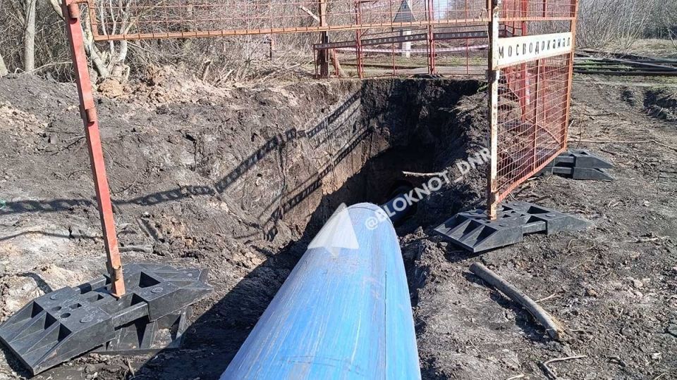 Работы у «моста» между Северным и Южным водоузлами в Донецке затихли Работы у «моста» между Северным и Южным водоузлами в Донецке затихли