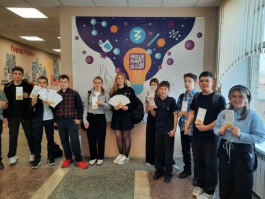 В целях предупреждения детского дорожного травматизма сотрудники Госавтоинспекции ОМВД России «Мангушский» в Урзуфской школе провели информационно- пропагандистское мероприятие «Безопасный переход»