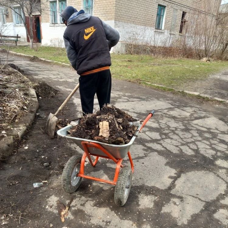 В Кировском продолжаются мероприятия по благоустройству В Кировском продолжаются мероприятия по благоустройству