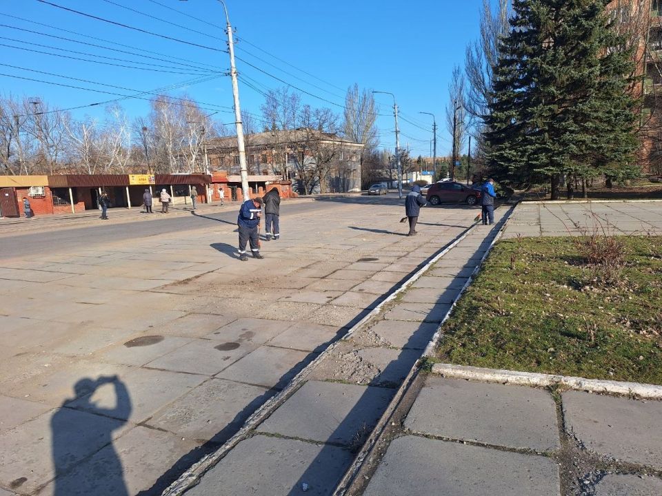 Сегодня, 23 марта, в рамках мероприятий по благоустройству в весенне-летний период сотрудниками Филиала № 3 «Макеевский металлургический завод» ООО «ЮЖНЫЙ ГОРНО-МЕТАЛЛУРГИЧЕСКИЙ КОМПЛЕКС ДОНЕЦК» проведены работы по... Сегодня, 23 марта, в рамках мероприятий по благоустройству в весенне-летний период сотрудниками Филиала № 3 «Макеевский металлургический завод» ООО «ЮЖНЫЙ ГОРНО-МЕТАЛЛУРГИЧЕСКИЙ КОМПЛЕКС ДОНЕЦК» проведены работы по...