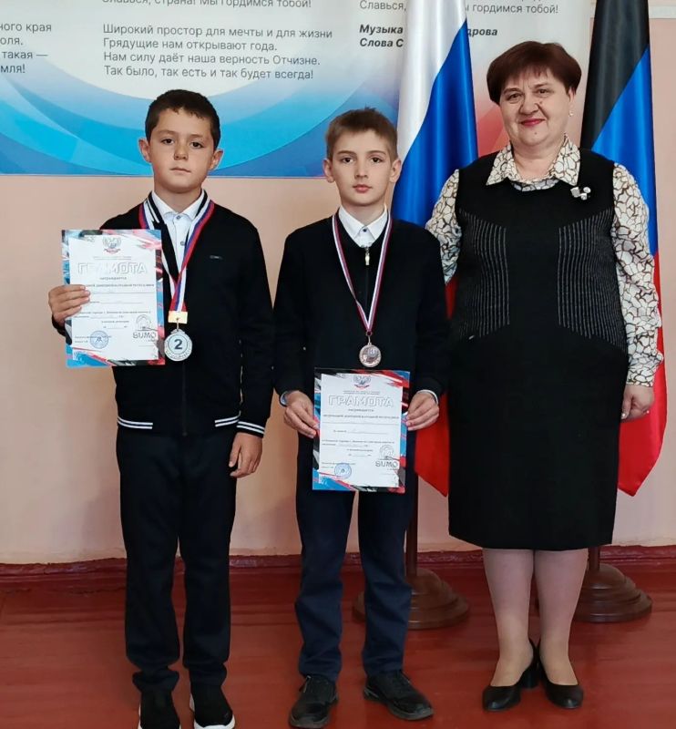 Коллектив Мироновской школы №10 поздравляет призеров открытого турнира по сумо и их тренера Кушнира Сергея Ивановича Коллектив Мироновской школы №10 поздравляет призеров открытого турнира по сумо и их тренера Кушнира Сергея Ивановича