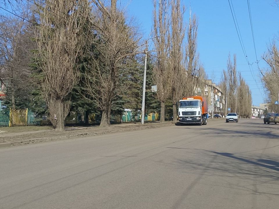 Сегодня, 23 марта, с целью приведения территории в надлежащее санитарное состояние силами МУП АГМ «Перспектива» проведены работы по механизированной уборке проезжей части автодороги по ул. Ленина Сегодня, 23 марта, с целью приведения территории в надлежащее санитарное состояние силами МУП АГМ «Перспектива» проведены работы по механизированной уборке проезжей части автодороги по ул. Ленина