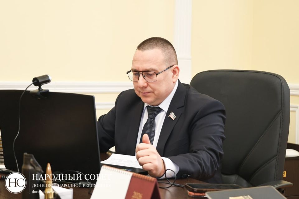 Андрей Крамар рассказал об итогах оперативного совещания с Главой ДНР Андрей Крамар рассказал об итогах оперативного совещания с Главой ДНР