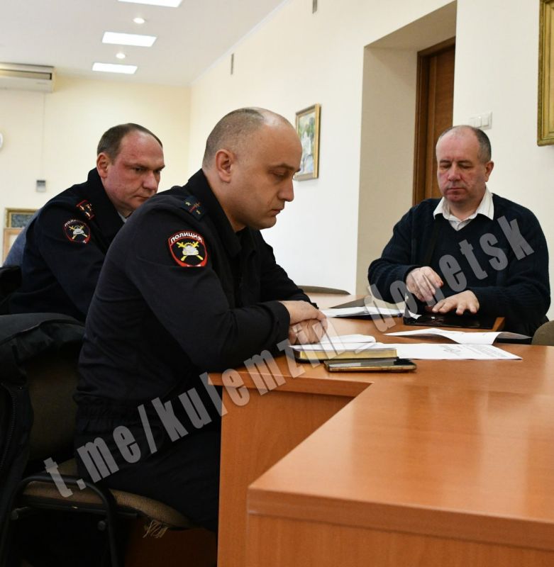 На территории муниципального образования городского округа Донецк сегодня состоялось заседание комиссии по профилактике правонарушений На территории муниципального образования городского округа Донецк сегодня состоялось заседание комиссии по профилактике правонарушений