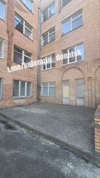 Еще кадры последствий ночного обстрела Донецка