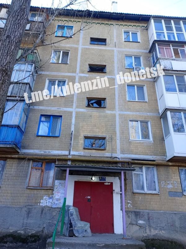 Последствия ночного вражеского обстрела укронацистами Буденновского района Последствия ночного вражеского обстрела укронацистами Буденновского района