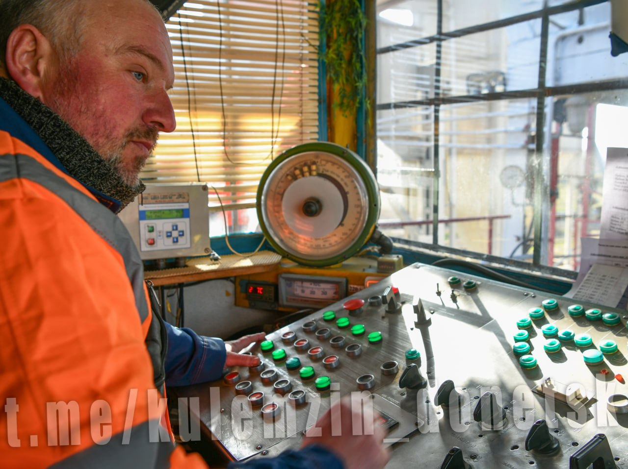 Алексей Кулемзин: Сегодня на базе предприятия «Дорожное ремонтно-строительное управление» состоялся успешный пробный запуск асфальтобетонного завода в новом сезоне Алексей Кулемзин: Сегодня на базе предприятия «Дорожное ремонтно-строительное управление» состоялся успешный пробный запуск асфальтобетонного завода в новом сезоне