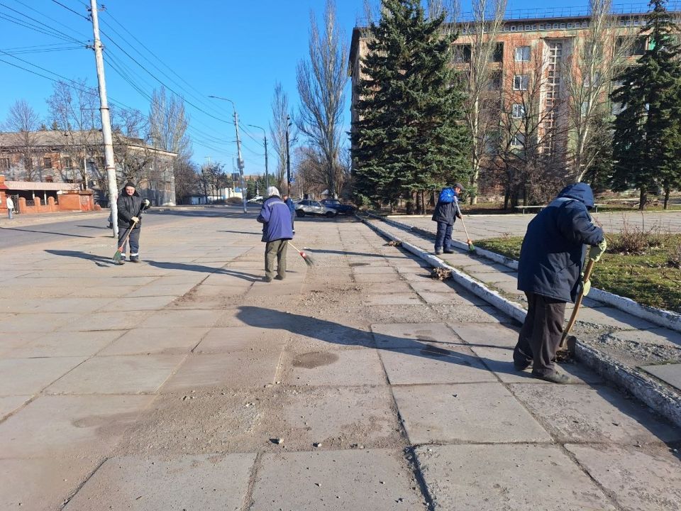 Сегодня, 23 марта, в рамках мероприятий по благоустройству в весенне-летний период сотрудниками Филиала № 3 «Макеевский металлургический завод» ООО «ЮЖНЫЙ ГОРНО-МЕТАЛЛУРГИЧЕСКИЙ КОМПЛЕКС ДОНЕЦК» проведены работы по... Сегодня, 23 марта, в рамках мероприятий по благоустройству в весенне-летний период сотрудниками Филиала № 3 «Макеевский металлургический завод» ООО «ЮЖНЫЙ ГОРНО-МЕТАЛЛУРГИЧЕСКИЙ КОМПЛЕКС ДОНЕЦК» проведены работы по...